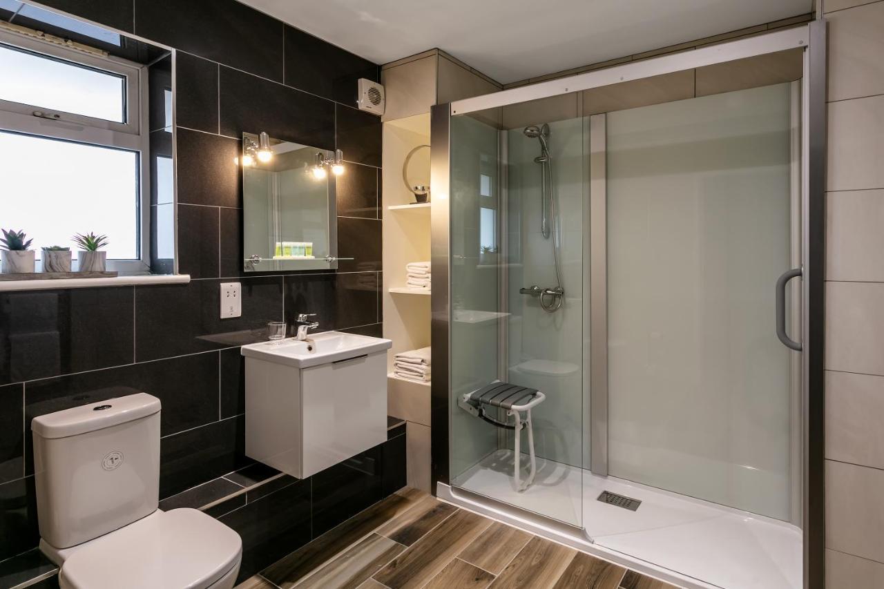 Roydon Marina Village Hotel Kültér fotó