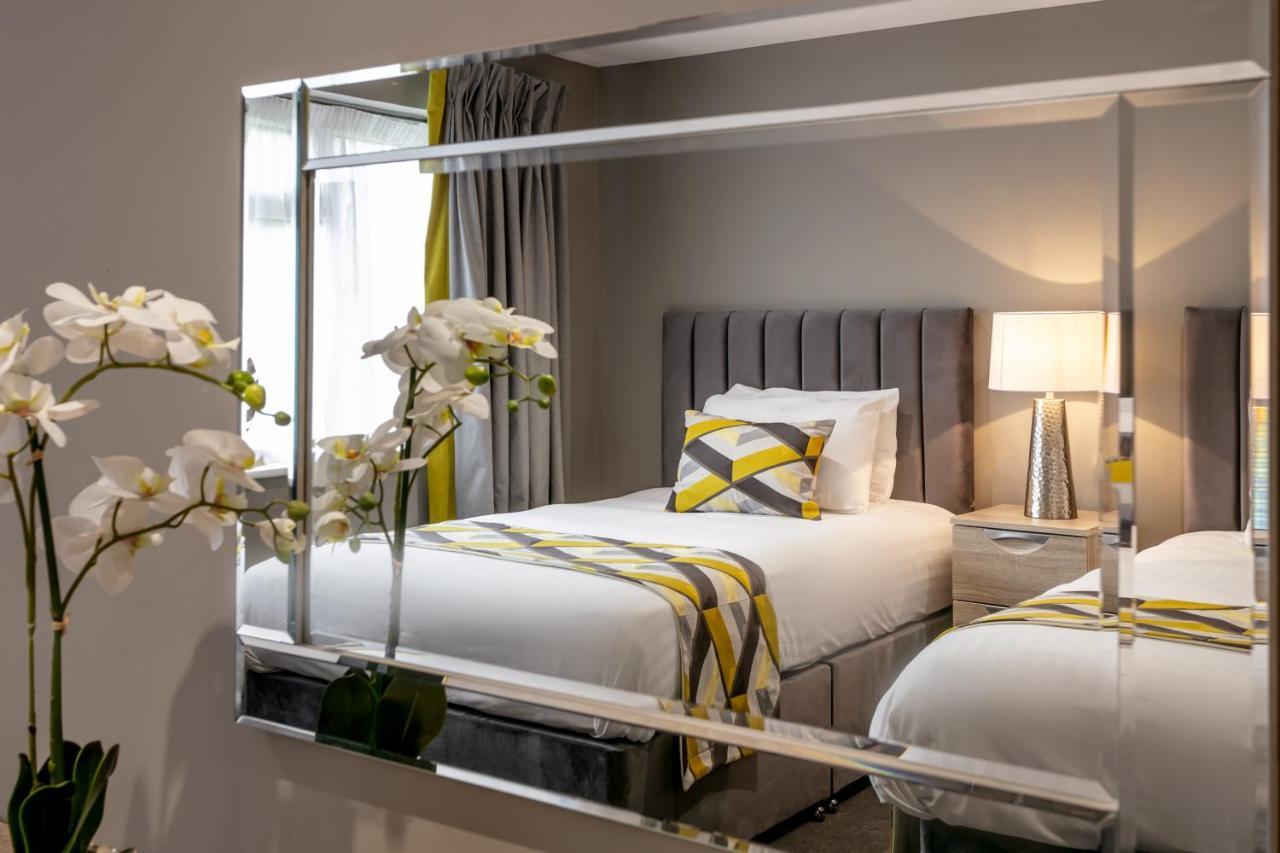 Roydon Marina Village Hotel Kültér fotó