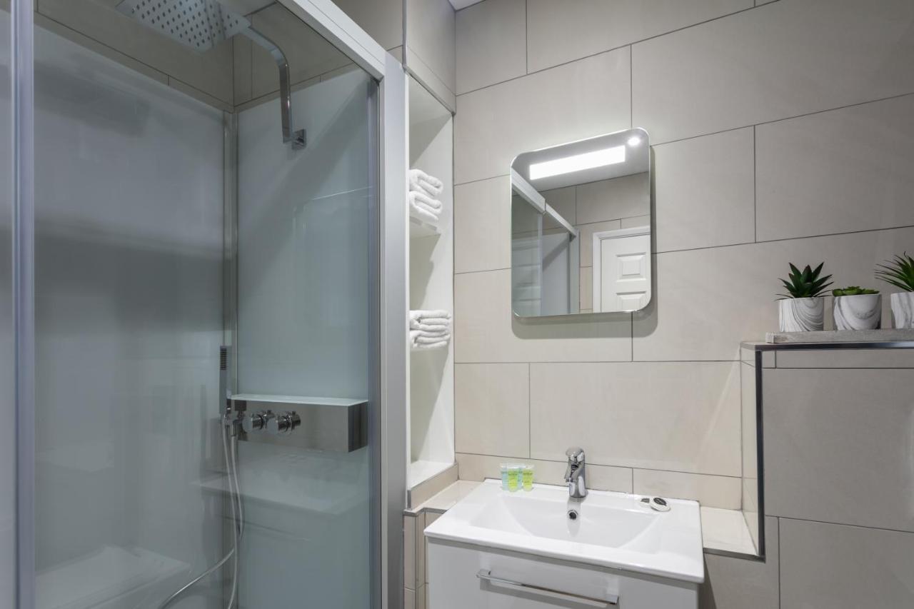 Roydon Marina Village Hotel Kültér fotó