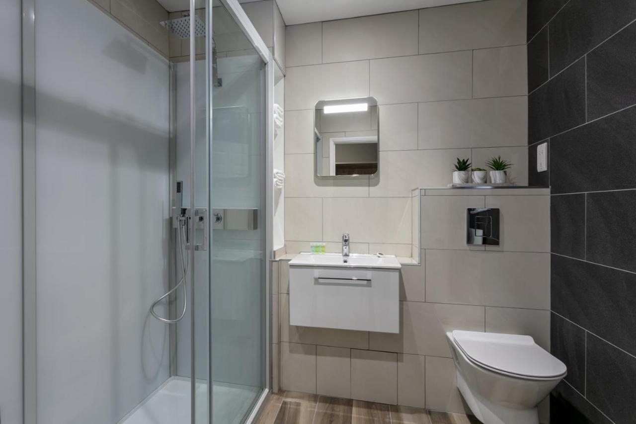 Roydon Marina Village Hotel Kültér fotó