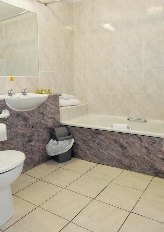 Roydon Marina Village Hotel Kültér fotó