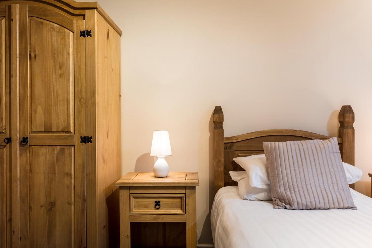 Roydon Marina Village Hotel Kültér fotó