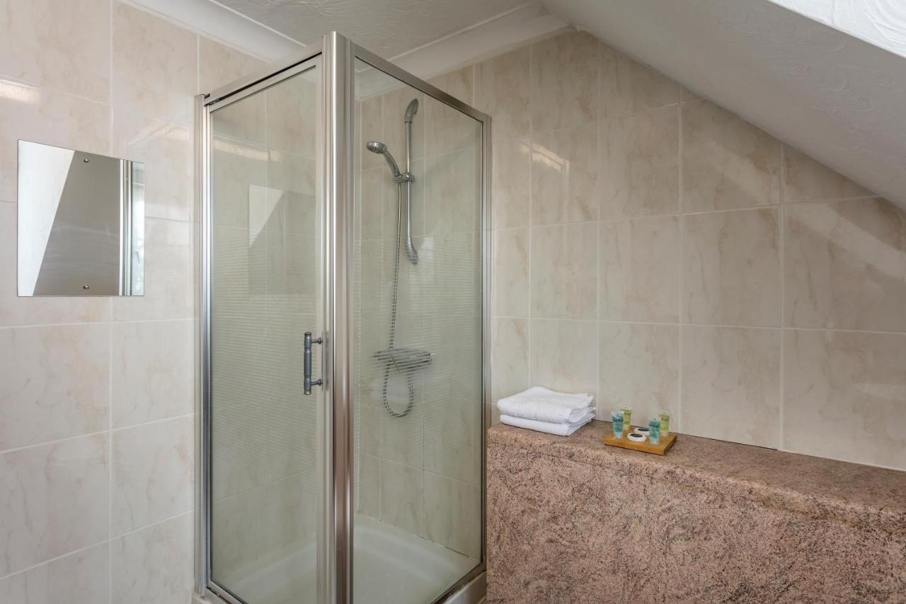 Roydon Marina Village Hotel Kültér fotó