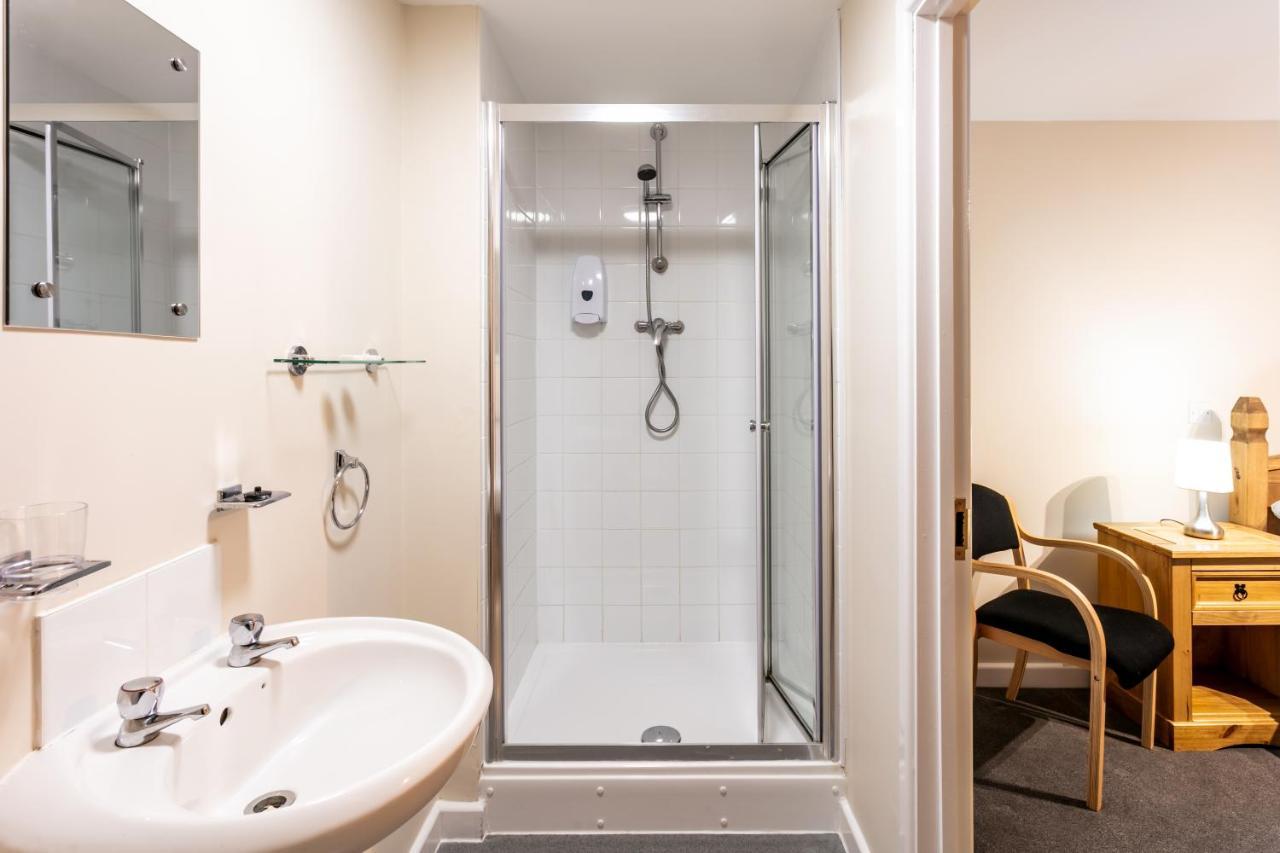 Roydon Marina Village Hotel Kültér fotó