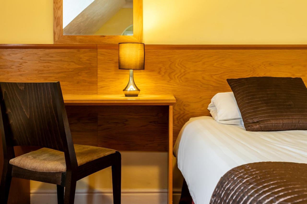 Roydon Marina Village Hotel Kültér fotó