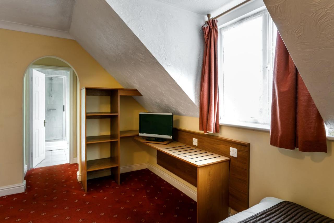 Roydon Marina Village Hotel Kültér fotó