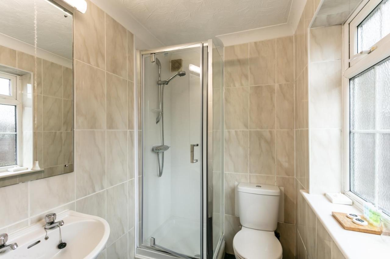Roydon Marina Village Hotel Kültér fotó