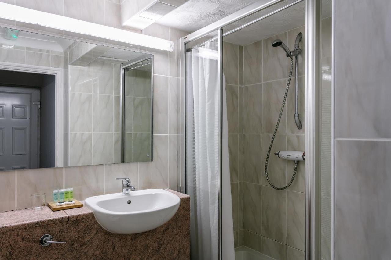 Roydon Marina Village Hotel Kültér fotó