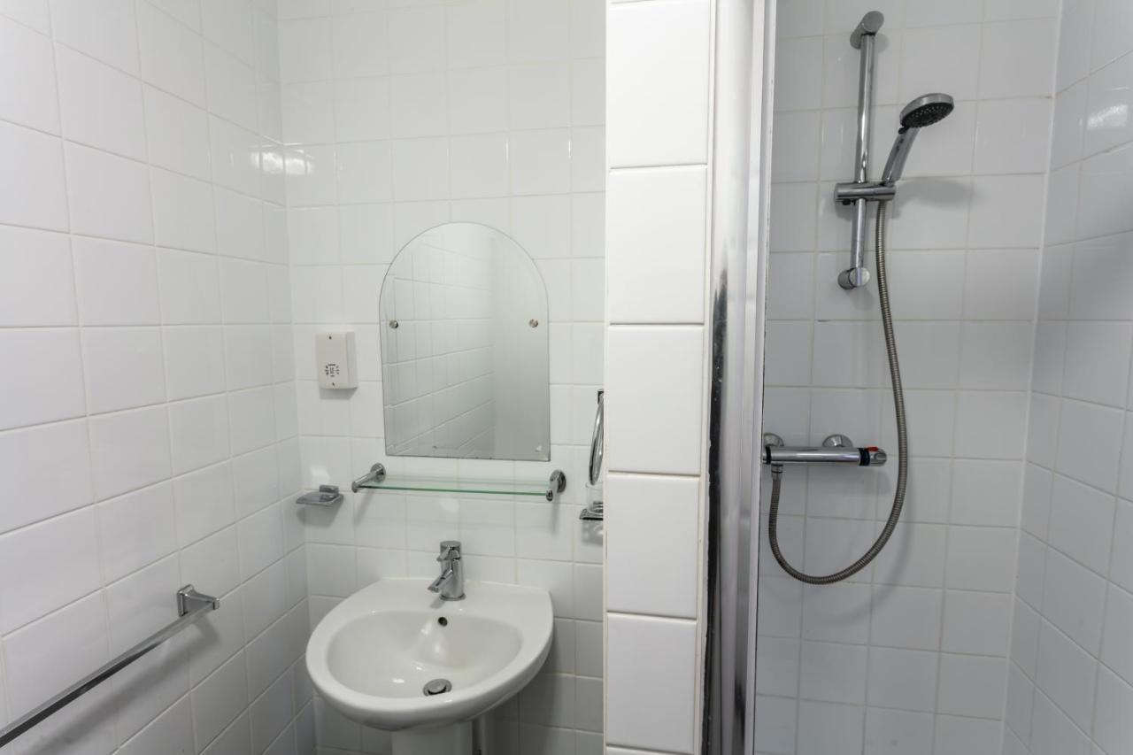 Roydon Marina Village Hotel Kültér fotó
