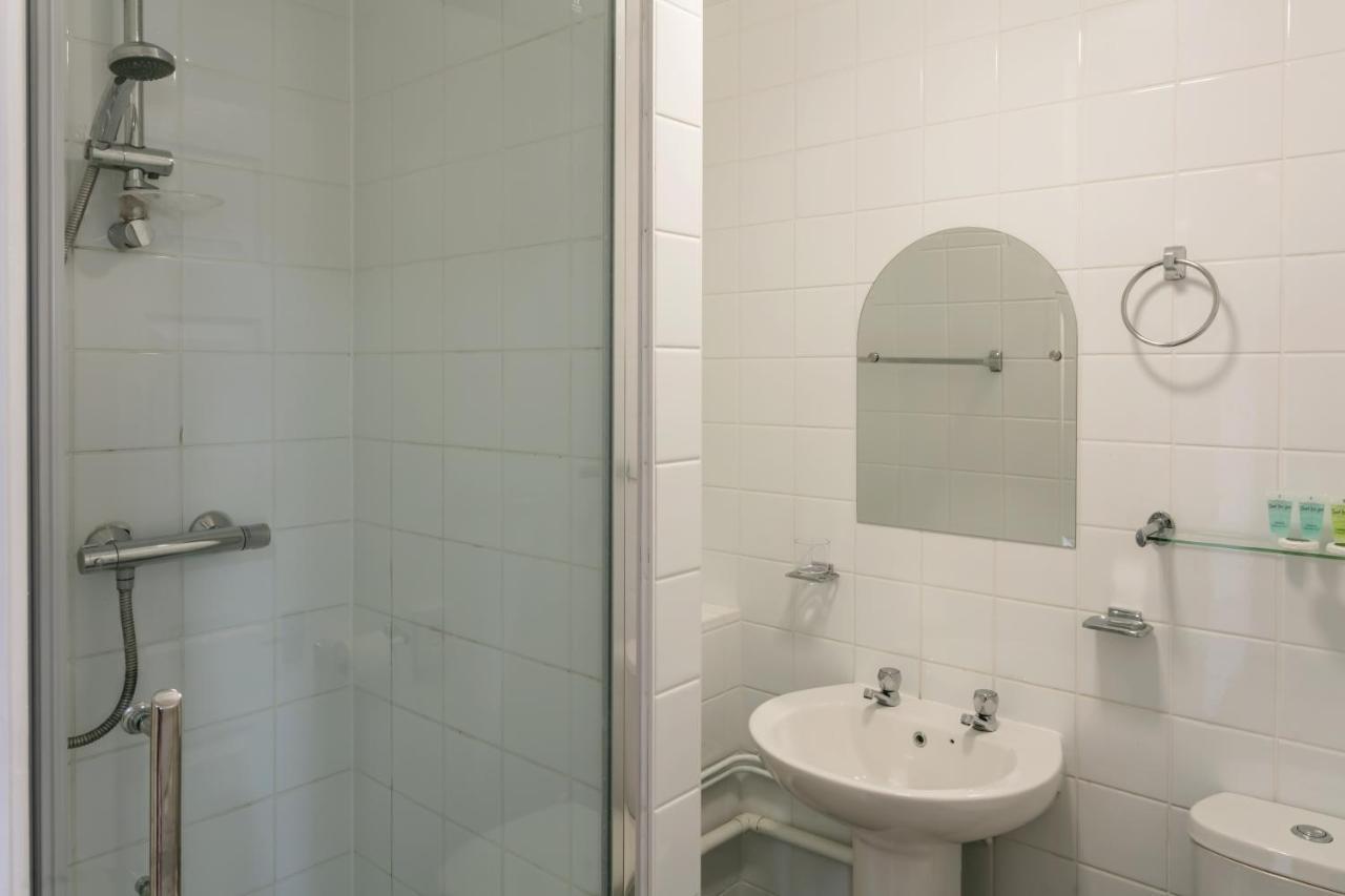 Roydon Marina Village Hotel Kültér fotó