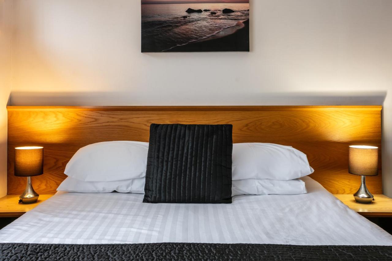 Roydon Marina Village Hotel Kültér fotó