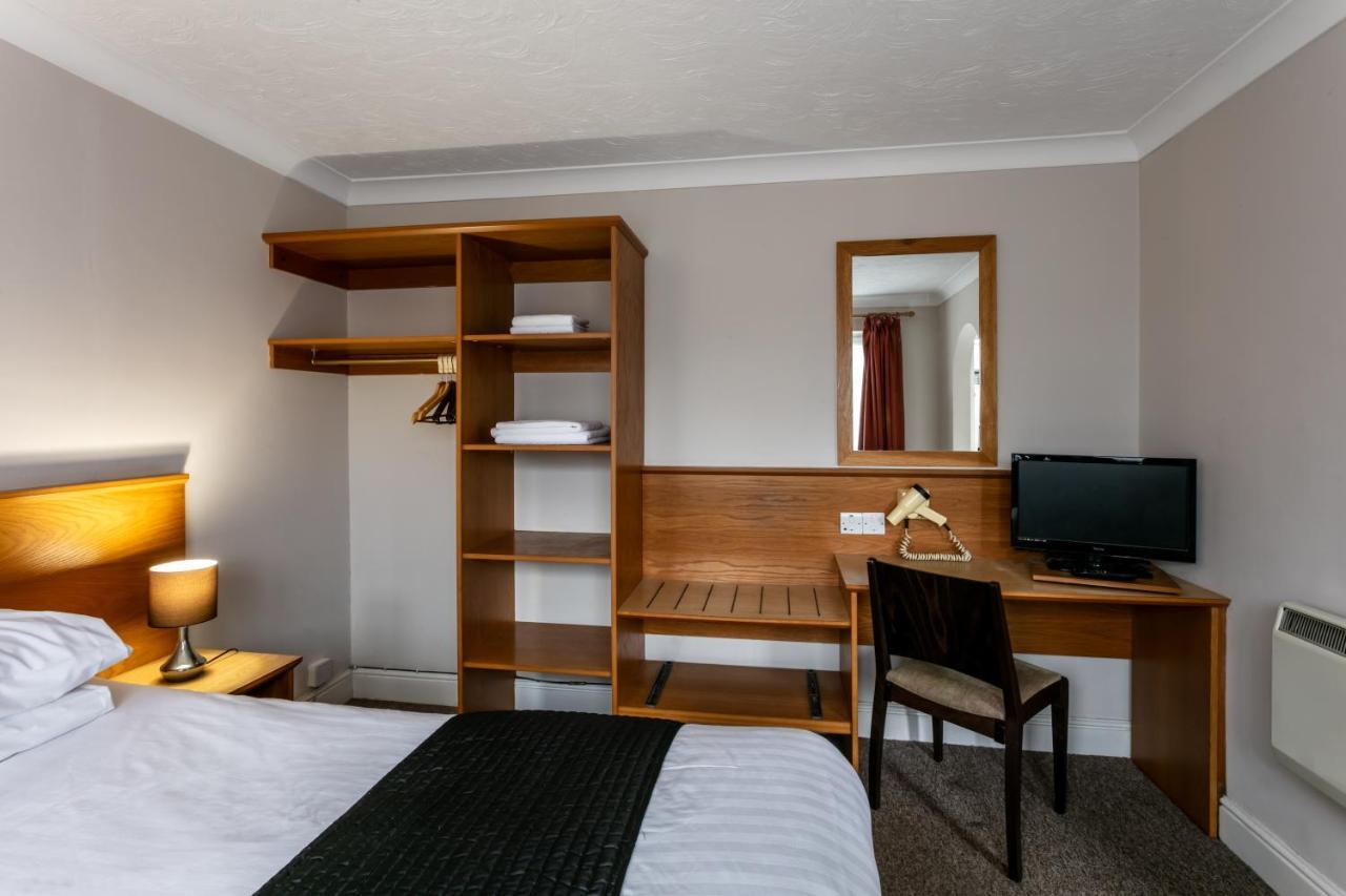 Roydon Marina Village Hotel Kültér fotó